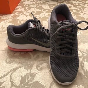 Nike Girls Air Max Advantage Size 3.5Y